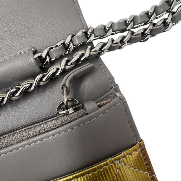 Chanel Patent Classic wallet on chain - Picture 10 of 10